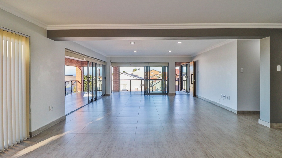 4 Bedroom Property for Sale in Wavecrest Eastern Cape